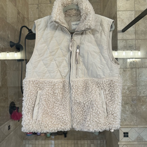 NWT Abercrombie Soft AF Vest - Picture 4 of 6